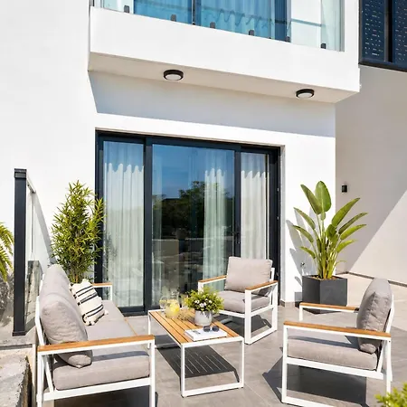 With Sea View And Facilities Appartement